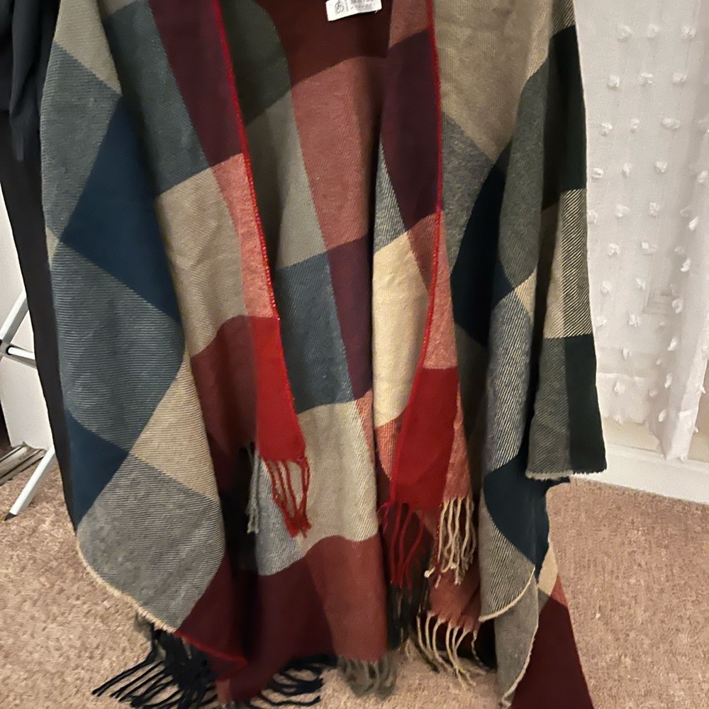 Cape/wrap - Picture 3 of 6